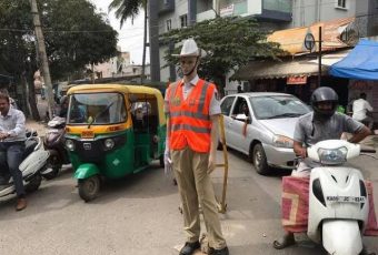 These mannequins are enforcing traffic on the streets of India