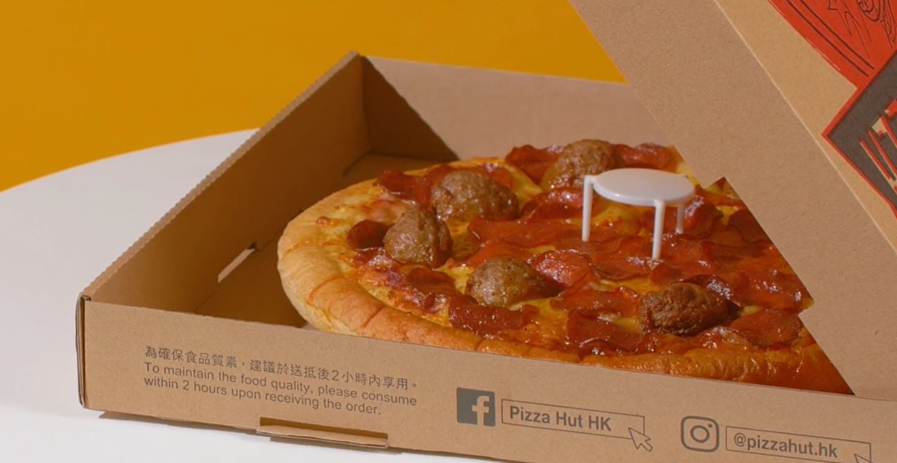 marionet Ambassadeur Kort geleden Those 'tiny tables on pizza' are now life-sized thanks to IKEA x Pizza Hut  - Scout Magazine